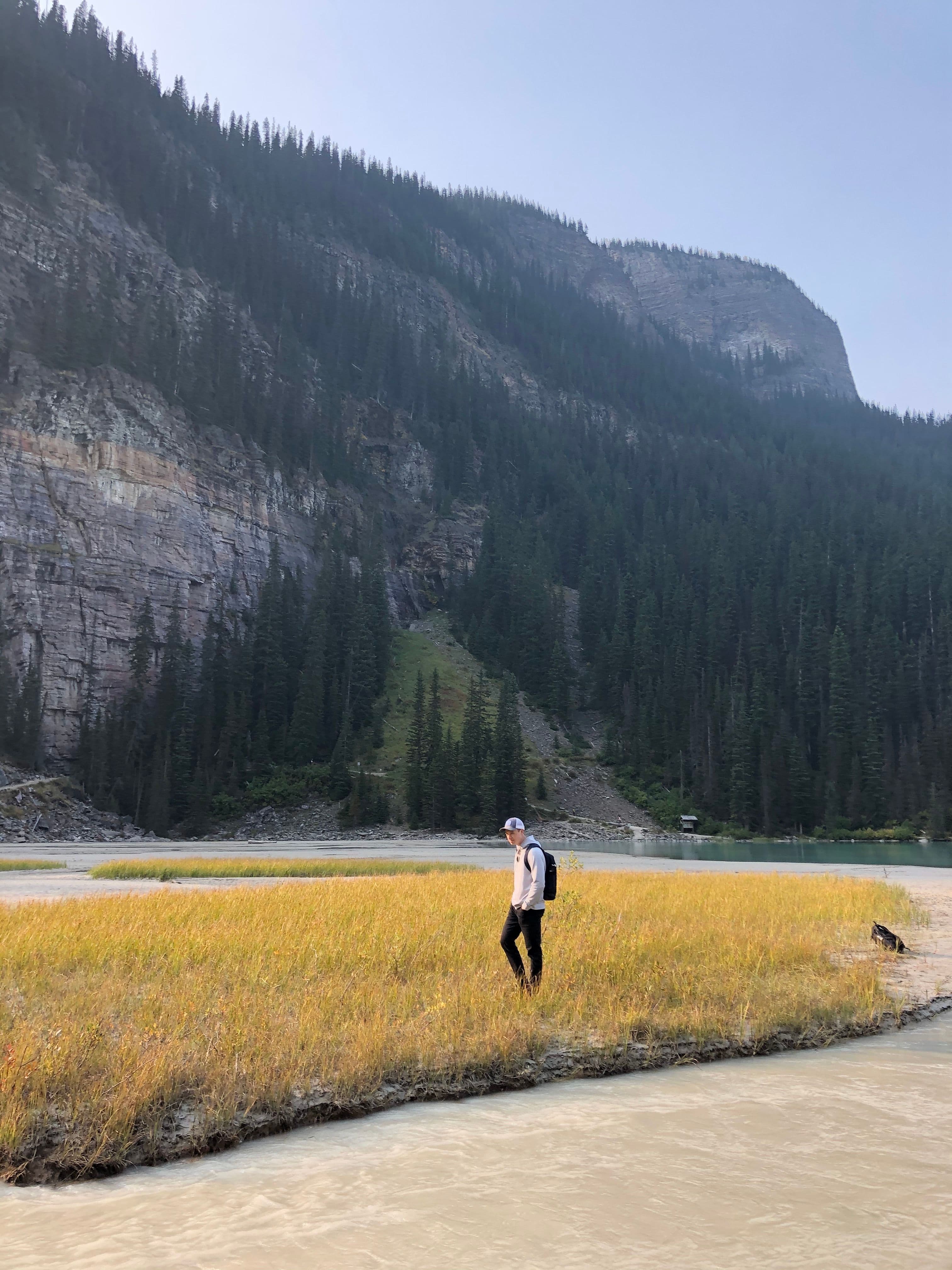 Image 2 of Walk the Lake Louise Lakeshore Trail .